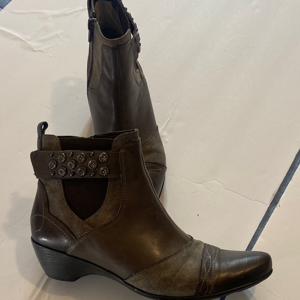 Fugitive Brown Leather Ankle Boots with Studded Strap